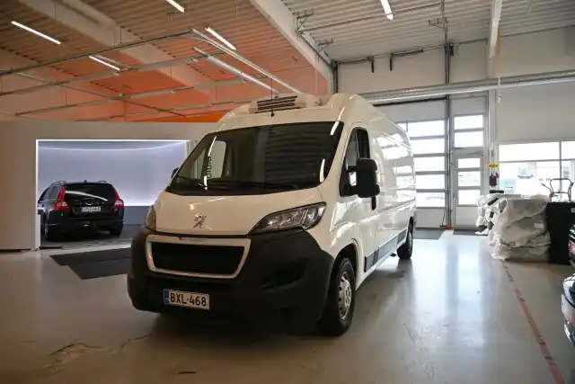 Valkoinen Pakettiauto, Peugeot Boxer – BXL-468