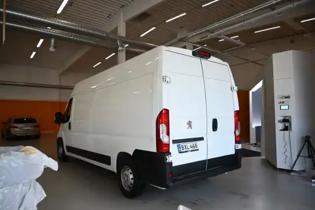 Valkoinen Pakettiauto, Peugeot Boxer – BXL-468