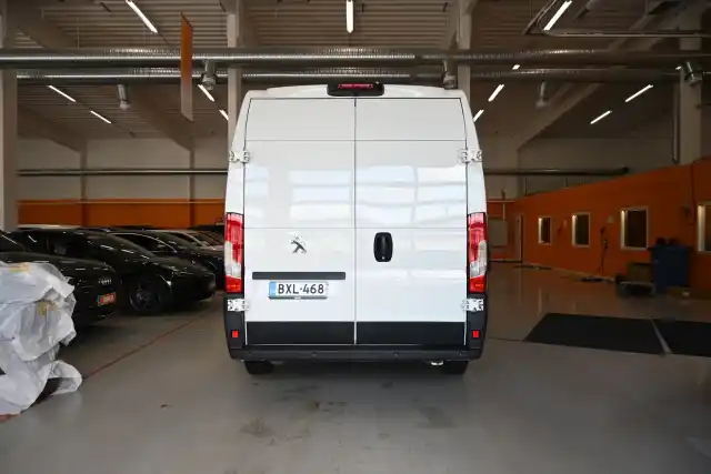 Valkoinen Pakettiauto, Peugeot Boxer – BXL-468
