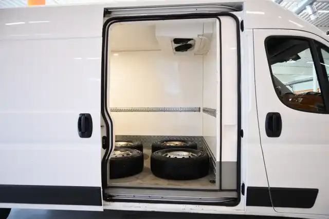 Valkoinen Pakettiauto, Peugeot Boxer – BXL-468