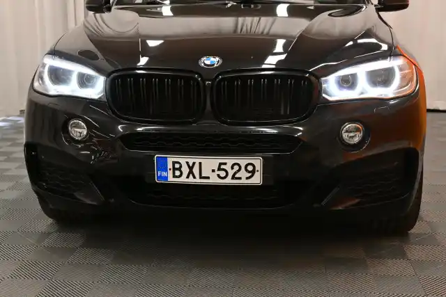 Musta Maastoauto, BMW X6 – BXL-529