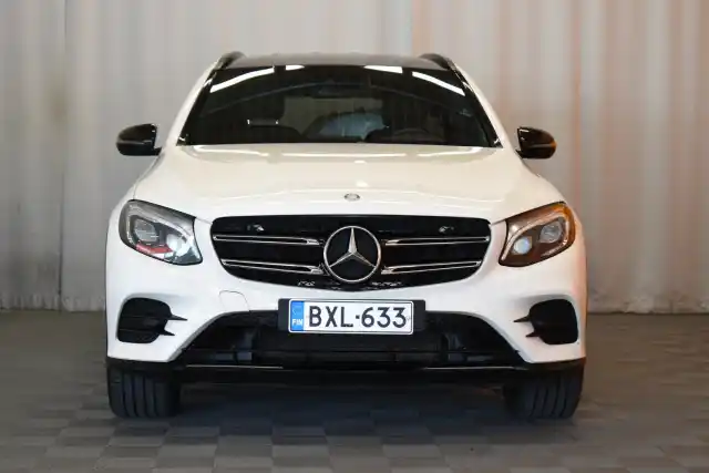 Valkoinen Maastoauto, Mercedes-Benz GLC – BXL-633