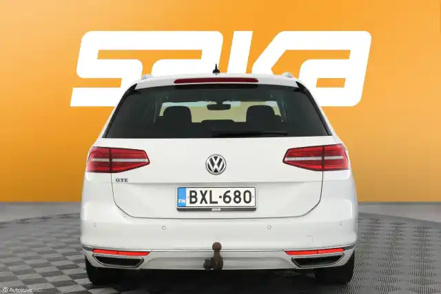 Valkoinen Farmari, Volkswagen Passat – BXL-680