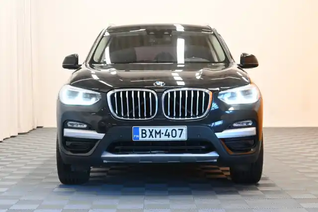 Musta Maastoauto, BMW X3 – BXM-407