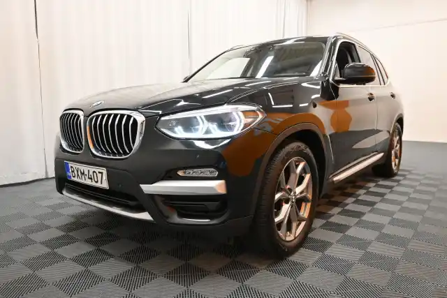 Musta Maastoauto, BMW X3 – BXM-407