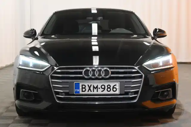 Musta Viistoperä, Audi A5 – BXM-986