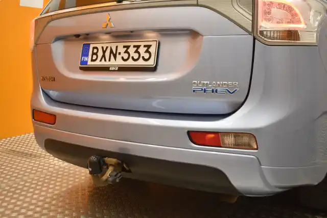 Sininen Maastoauto, Mitsubishi Outlander PHEV – BXN-333