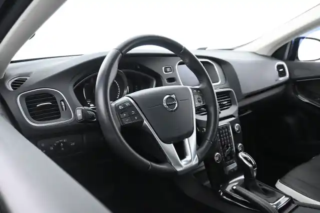 Harmaa Viistoperä, Volvo V40 – BXN-565