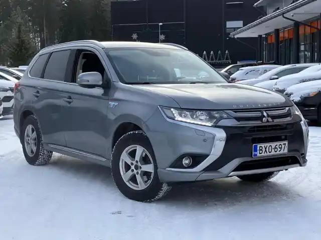 Harmaa Maastoauto, Mitsubishi Outlander – BXO-697