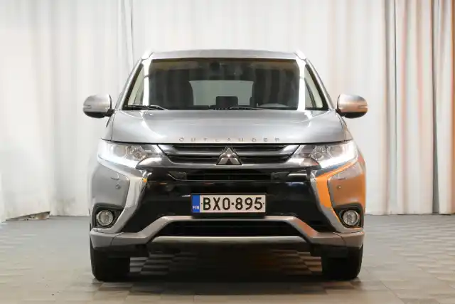 Harmaa Maastoauto, Mitsubishi Outlander PHEV – BXO-895