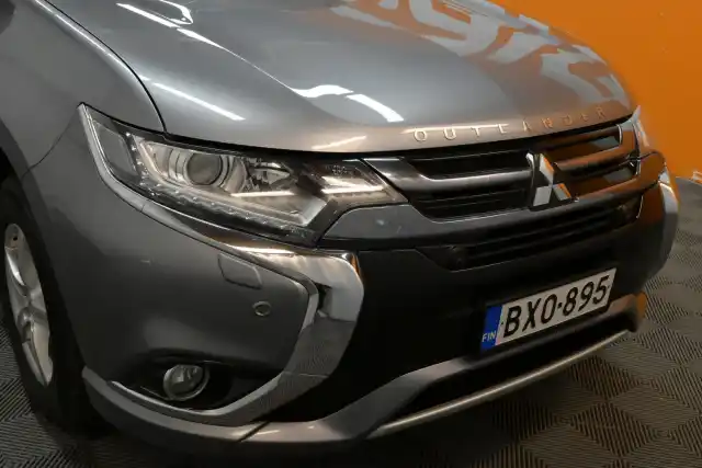 Harmaa Maastoauto, Mitsubishi Outlander PHEV – BXO-895