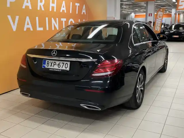 Musta Sedan, Mercedes-Benz E – BXP-670