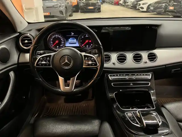 Musta Sedan, Mercedes-Benz E – BXP-670