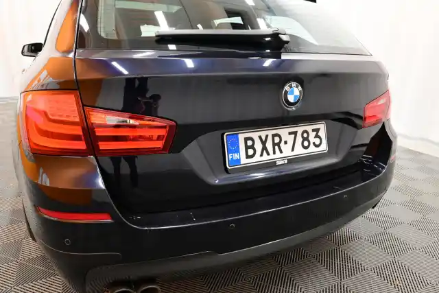 Musta Farmari, BMW 530 – BXR-783