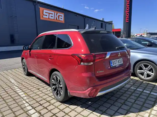 Punainen Farmari, Mitsubishi Outlander – BXT-830