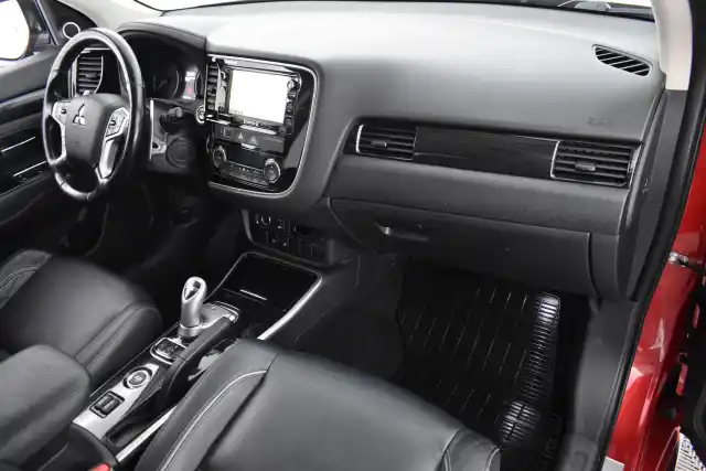Punainen Farmari, Mitsubishi OUTLANDER PHEV – BXT-830