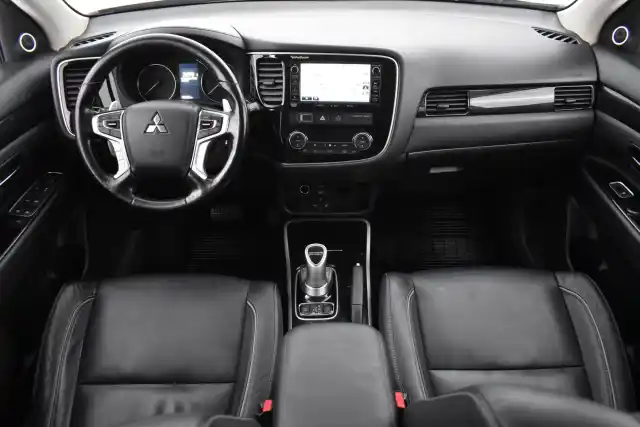 Punainen Farmari, Mitsubishi OUTLANDER PHEV – BXT-830