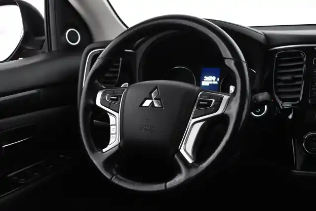 Punainen Farmari, Mitsubishi OUTLANDER PHEV – BXT-830