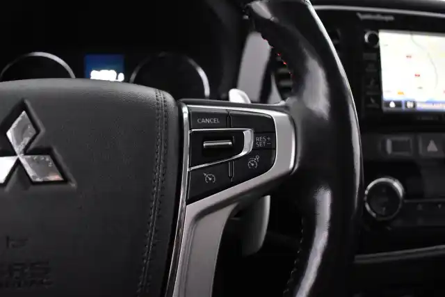 Punainen Farmari, Mitsubishi OUTLANDER PHEV – BXT-830