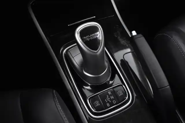 Punainen Farmari, Mitsubishi OUTLANDER PHEV – BXT-830