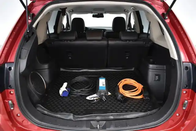 Punainen Farmari, Mitsubishi OUTLANDER PHEV – BXT-830