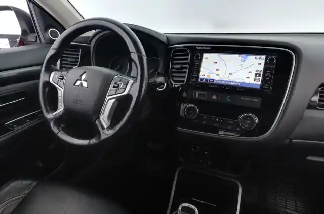 Punainen Farmari, Mitsubishi OUTLANDER PHEV – BXT-830