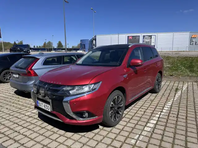 Punainen Farmari, Mitsubishi Outlander – BXT-830