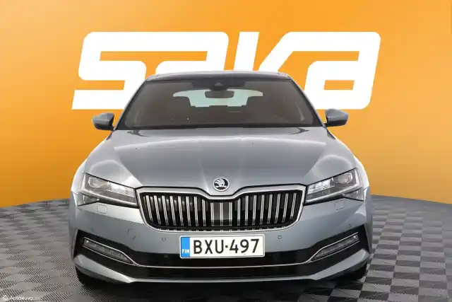 Harmaa Sedan, Skoda Superb – BXU-497