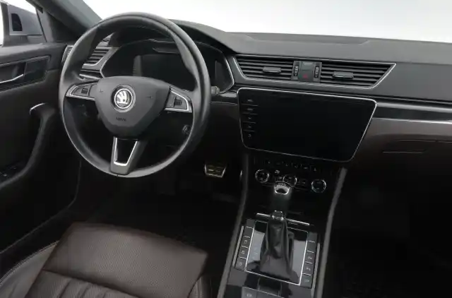 Harmaa Sedan, Skoda Superb – BXU-497