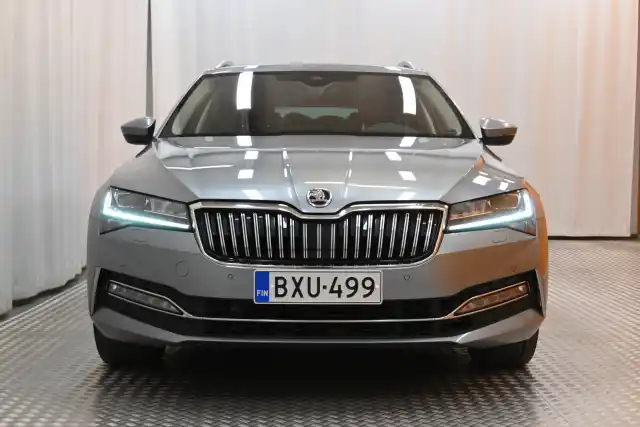 Harmaa Farmari, Skoda Superb – BXU-499