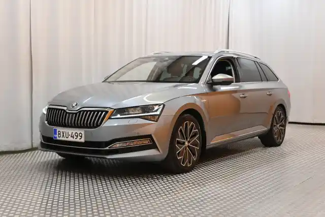 Harmaa Farmari, Skoda Superb – BXU-499