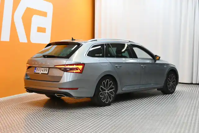 Harmaa Farmari, Skoda Superb – BXU-499