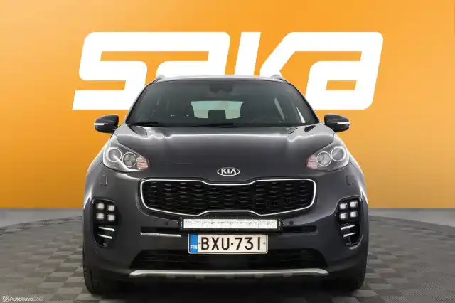 Harmaa Maastoauto, Kia Sportage – BXU-731