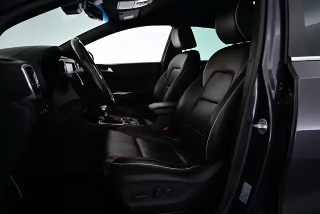 Harmaa Maastoauto, Kia Sportage – BXU-731