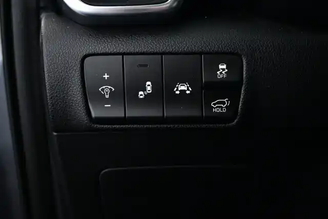 Harmaa Maastoauto, Kia Sportage – BXU-731