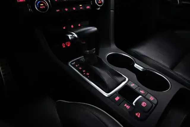Harmaa Maastoauto, Kia Sportage – BXU-731