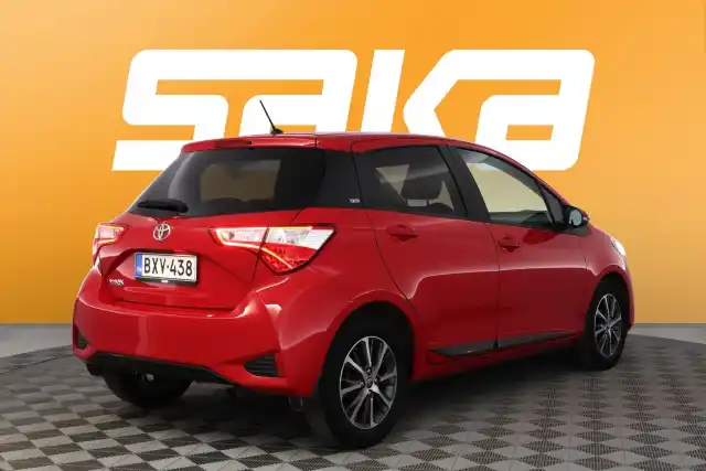 Punainen Viistoperä, Toyota Yaris – BXV-438