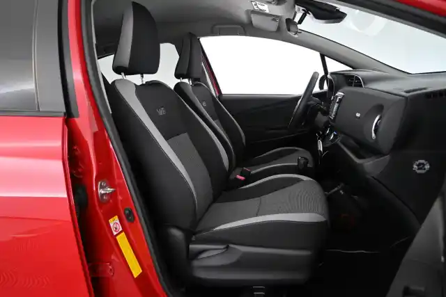 Punainen Viistoperä, Toyota Yaris – BXV-438