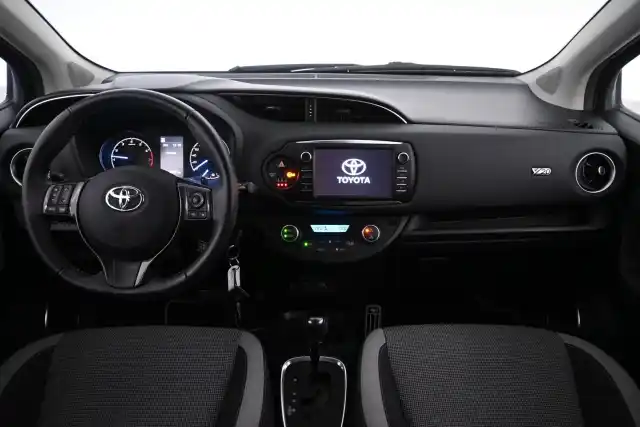 Punainen Viistoperä, Toyota Yaris – BXV-438