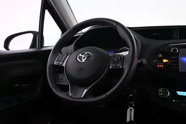Punainen Viistoperä, Toyota Yaris – BXV-438