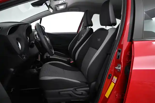 Punainen Viistoperä, Toyota Yaris – BXV-438