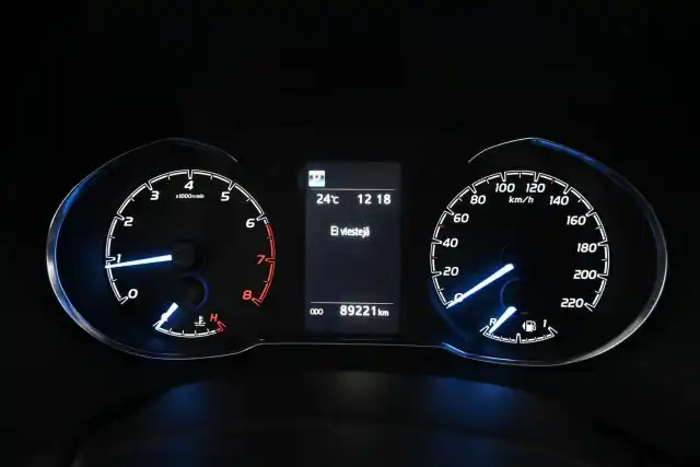 Punainen Viistoperä, Toyota Yaris – BXV-438