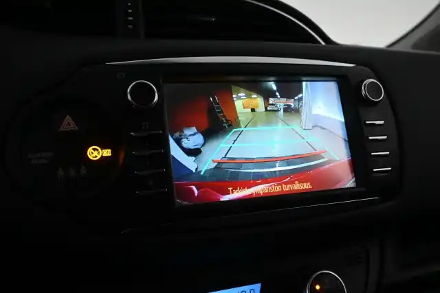 Punainen Viistoperä, Toyota Yaris – BXV-438