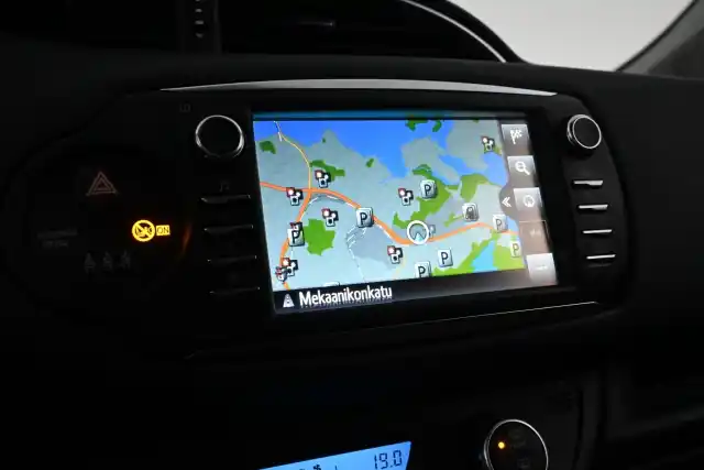 Punainen Viistoperä, Toyota Yaris – BXV-438