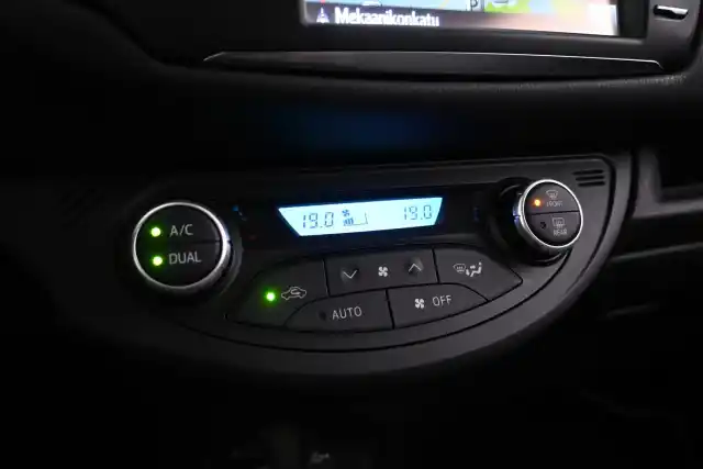 Punainen Viistoperä, Toyota Yaris – BXV-438