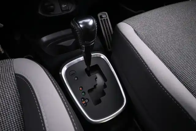 Punainen Viistoperä, Toyota Yaris – BXV-438