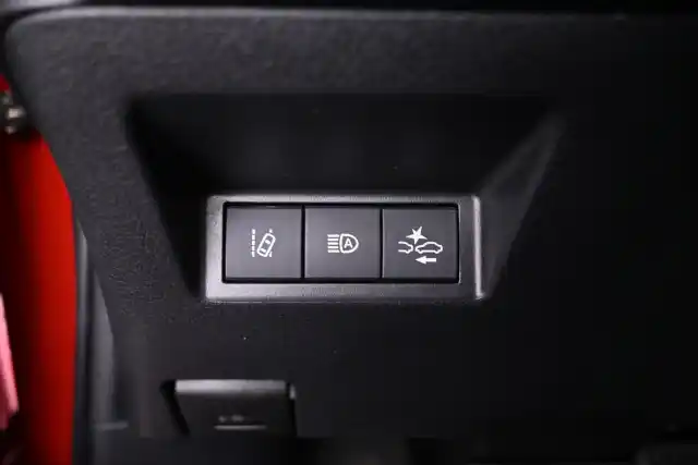 Punainen Viistoperä, Toyota Yaris – BXV-438
