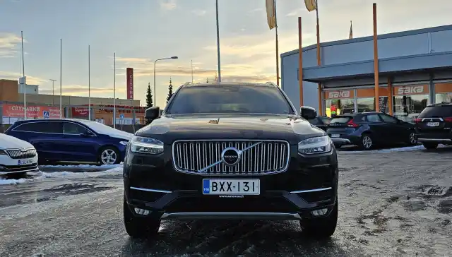 Musta Maastoauto, Volvo XC90 – BXX-131