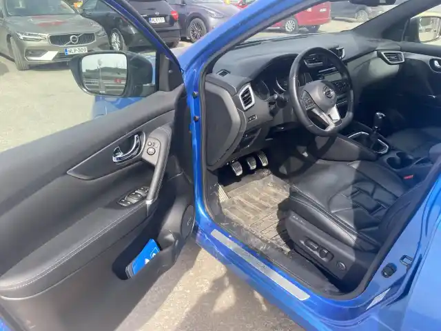 Sininen Maastoauto, Nissan Qashqai – BXX-159