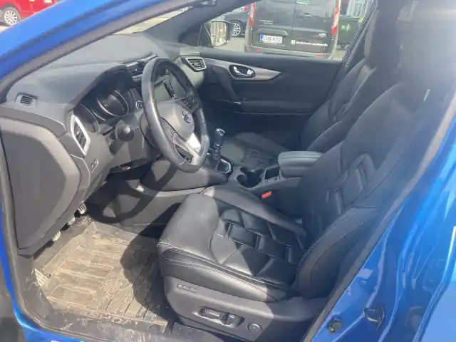 Sininen Maastoauto, Nissan Qashqai – BXX-159
